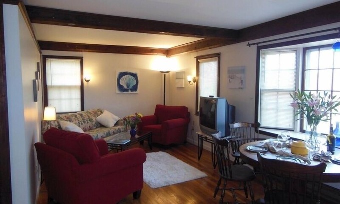 Marblehead Appartement | Quaint One Bedroom Surplombant Nature Trail Dans Marblehead historique