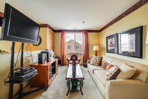 Park Forest Appartement | Quaint Park Forest Apartment - Near Golf Courses!