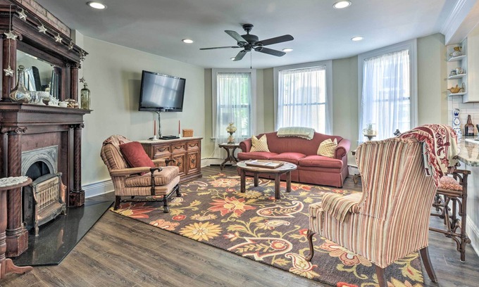 Bellevue Maison | NEW! Quaint Pittsburgh Pad w/ Deck: 5 Mi to Dtwn!
