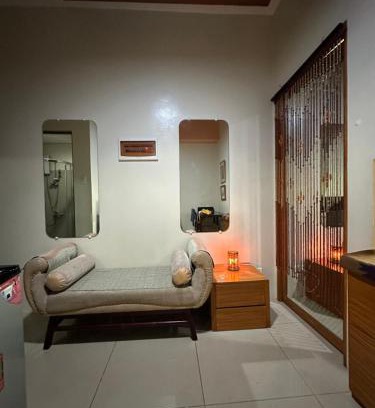 Legazpi Village Appartement | Quaint Roces Studio