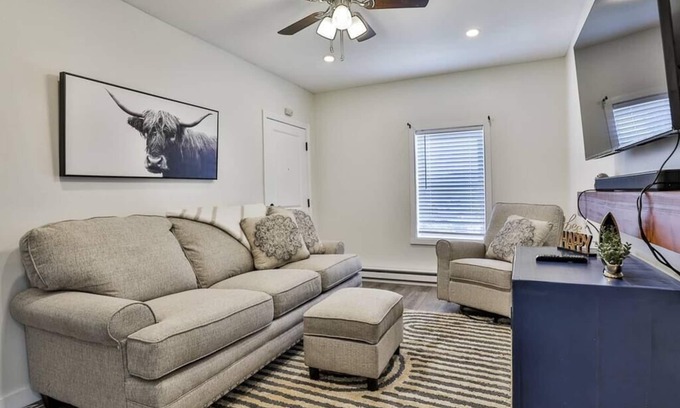 Salem Appartement | Quaint Salem Gem Close to Shopping, Hiking ,Boston