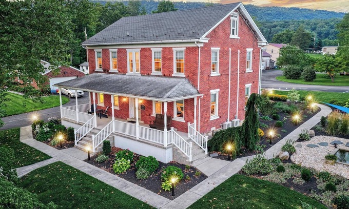 Halifax Appartement | Quaint Studio Apartment in Historic Farmhouse - Nearby river access and hiking!