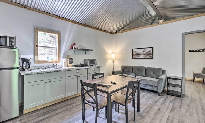East Tallassee Cabine | Quaint Tallassee Cabin: Stone Creek On-Site!