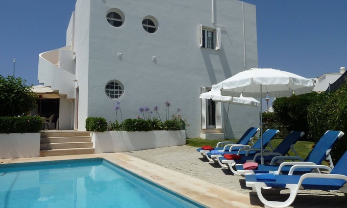 Vale de Carro Villa | Qualité villa de 4 chambres air conditionné, piscine privée, Nr. la plage et tout! Tout à pied