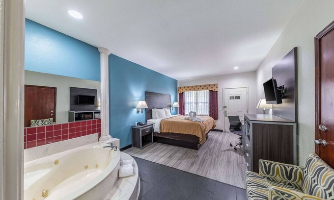 Canton Hôtel | Quality Inn & Suites Canton