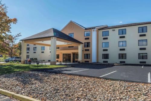 Bairdford Hôtel | Quality Inn & Suites Pittsburgh Harmarville