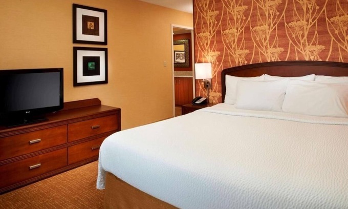 Novi Hôtel | Quality Stay with Convenient Parking, Pool, and Proximity to Local Landmarks