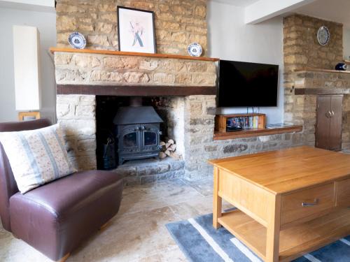 Stratton Maison | Quarry Cottage Courtyard Garden Pass the Keys