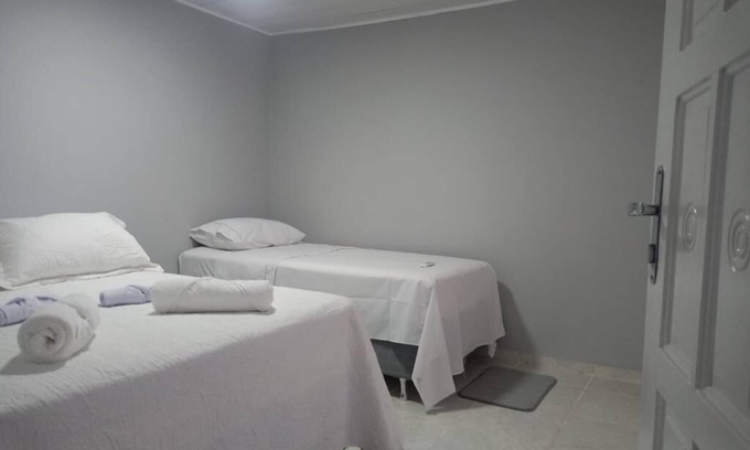 Vila Yolanda Appartement | Quarto Espaçoso no Centro de Foz