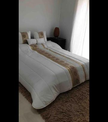Santa Iria de Azoia Maison | Quarto privado num apartamento partilhado