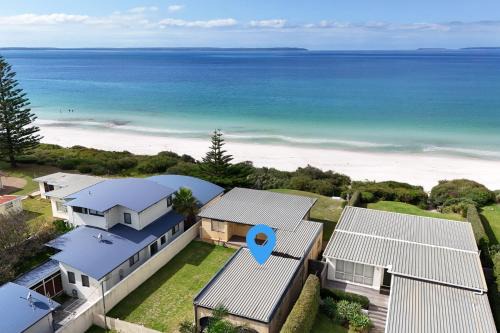 Callala Beach Maison | Quay's Cabin - Absolute Beachfront with Views