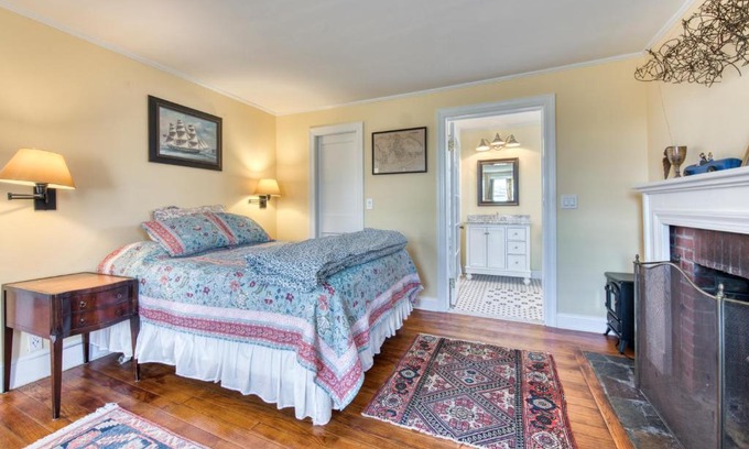 Sag Harbor Maison | queeen room