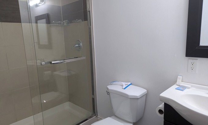 Grand River South Appartement | Single occupancy with attached washroom - Close to YKF airport