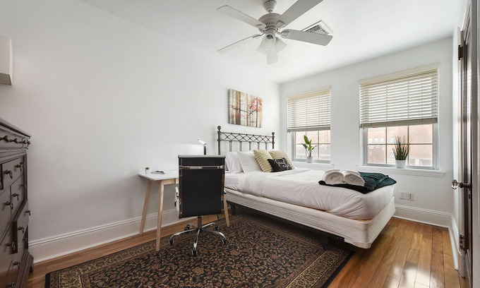 Bloomfield Appartement | Queen Bed-West Penn-Elevator-Parking-Wifi-Central Location
