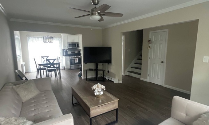 Plainedge Maison | Queen bedroom 1 min to highway