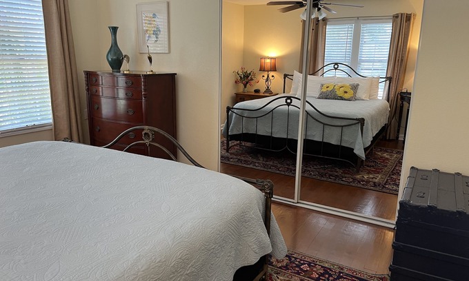 Altamont Manor Appartement | NOUVELLE PERGOLA COUVERTE DANS LE JARDIN ~ REINE PALM APT ~ JOLIE ET PROPRE! 2e FLR, GRAND BR