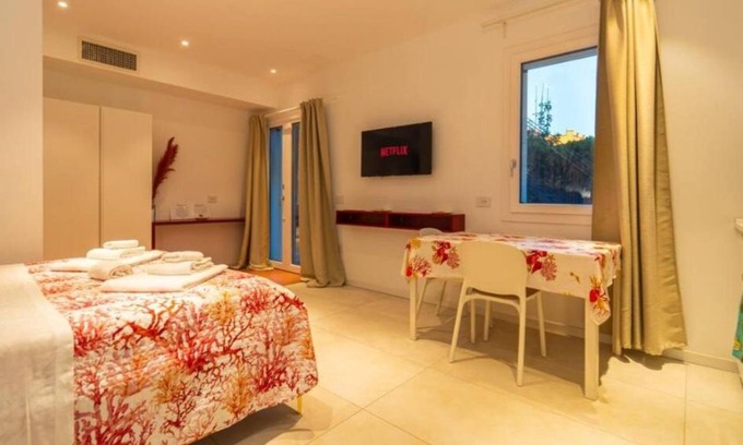 Su Forti Maison | Queen studio apartment with private kitchen bathroom and washing machine with garden