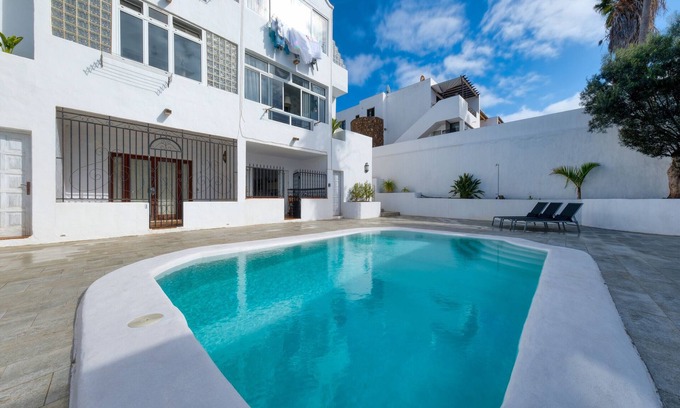 Playa del Cable Maison | QUEEN VETUSTA -POOL VIEW