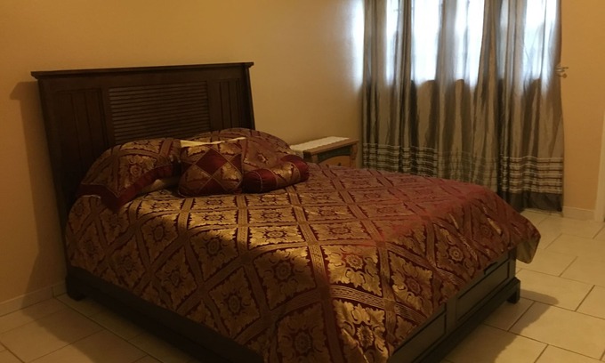 Lucaya Appartement | Appartement calme et calme près de la plage et du shopping avec des vélos gratuits