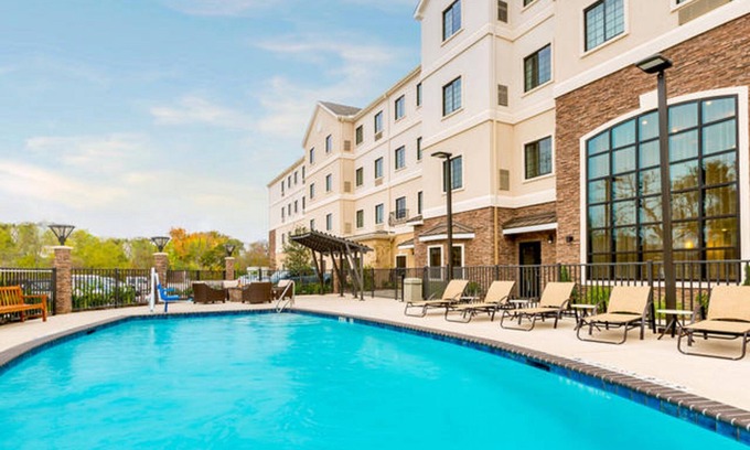 College Station Appartement | Quick Drive to Texas A & M | Piscine sur place + centre d'affaires + centre de remise en forme
