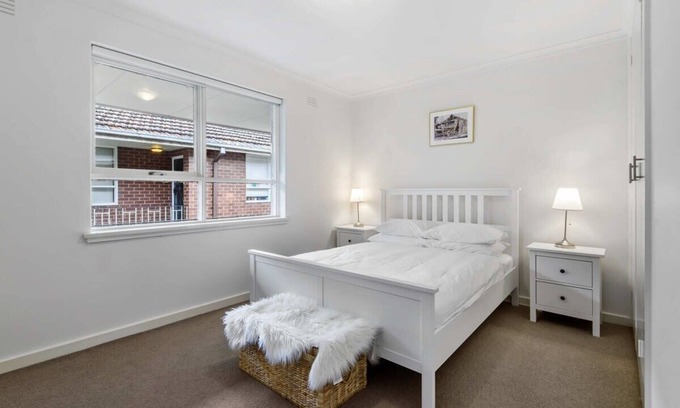 Richmond North Appartement | Quiet 2-Bed Oasis for VIC Gardens & Yarra Trail