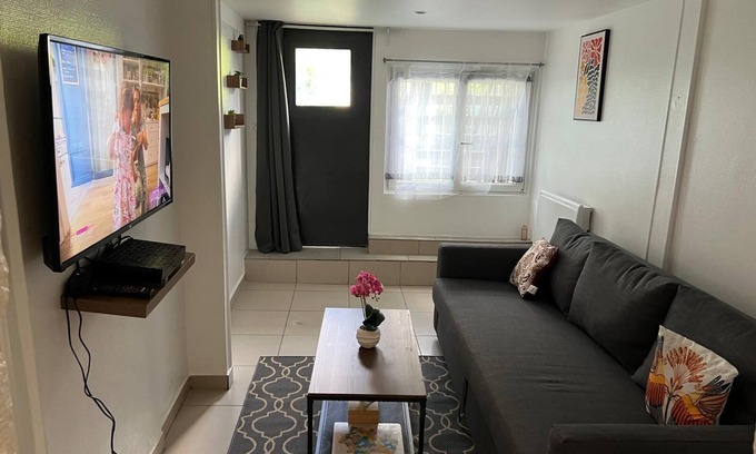 Epinay-sur-Seine Appartement | Quiet 2-room apartment near Paris, independent entrance