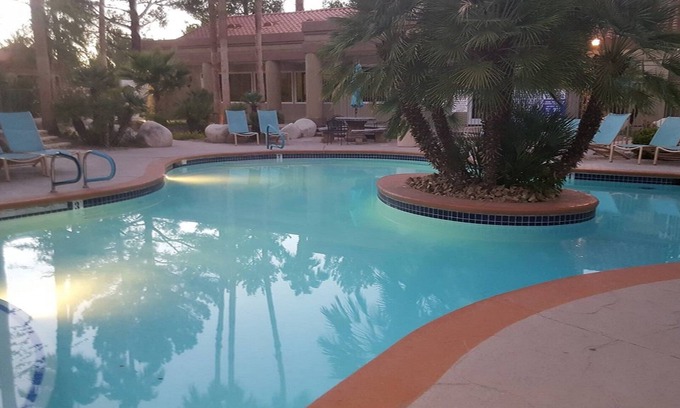 Paradise Copropriété | Quiet 2Bed / 2Bath Las Vegas Condo situé à 4 miles de la bande de ~ Entièrement meublé
