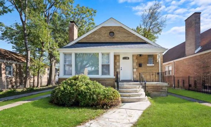 Calumet Heights Maison | Quiet 3-bedroom house in amazing Chicago with WiFi & AC. Near Everything!!