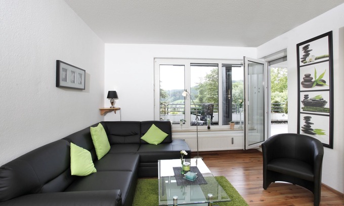 Niedersfeld Appartement | Apartamento tranquilo con hermosas vistas y una gran terraza en la azotea.