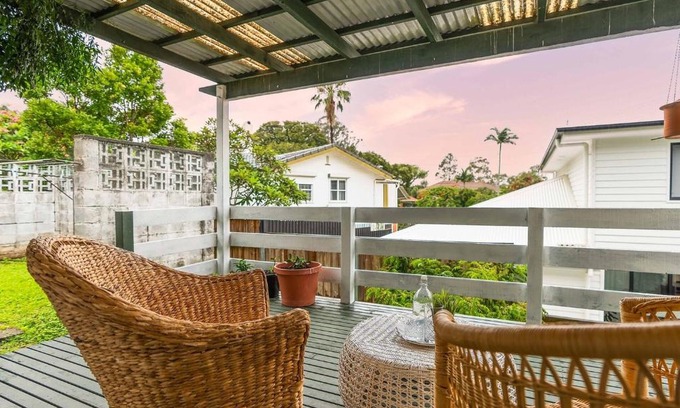 Yeronga Maison | Quiet 4BR haven home with green surroundings