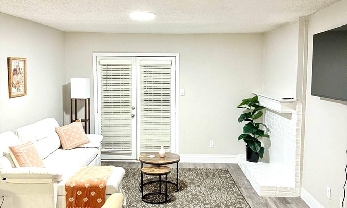 Addison Appartement | Quiet and Central 1-bedroom apartment near hospital and Tollway