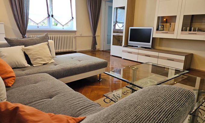 Grimma Appartement | Quiet and central - vacation apartment with plenty of space and garden view