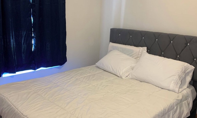 Macomb Appartement | Quiet and comfort one bedroom apt, close to WIU, a kitchen free parking, TV