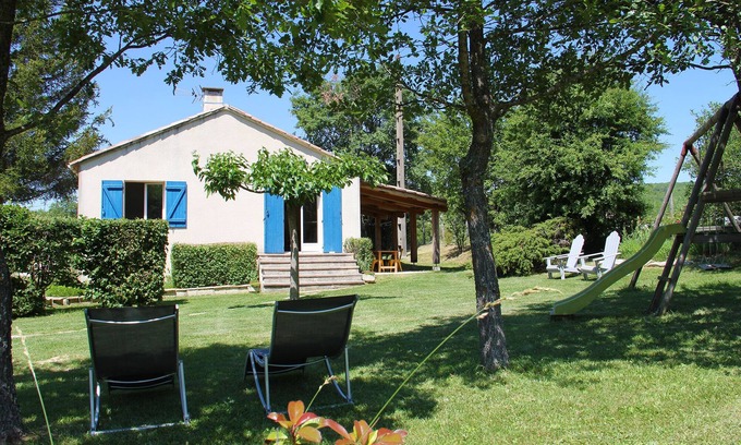Banon Maison | Gite avec grande piscine couverte dans grand jardin ouvert sur la campagne