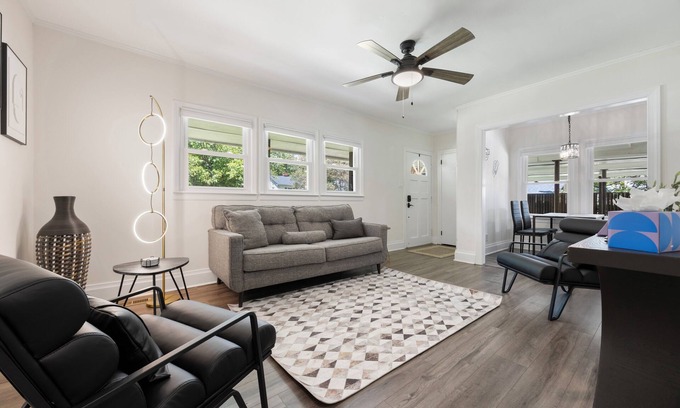 Durham Maison | Comfy, quiet, family home in coveted Watts-Hillendale. Close to Duke/VA.