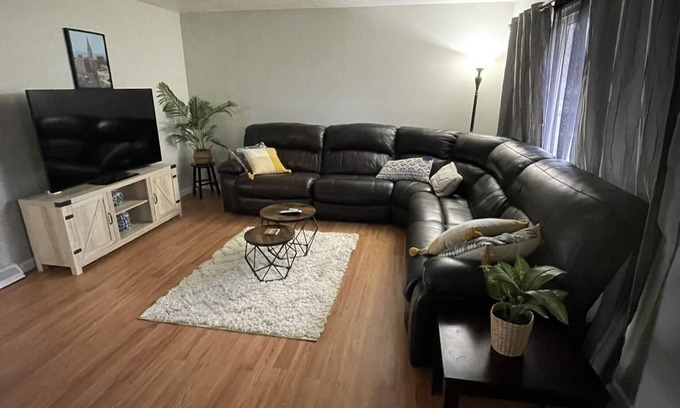Old Brooklyn Maison | Quiet and Cozy home near HOSPITALS!