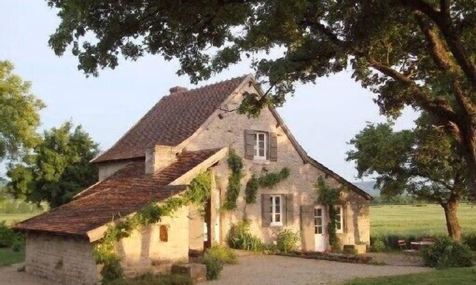 Champagny-sous-Uxelles Maison | Maison independante , calme ,Cluny, Tournus, route des vins, voie verte, velos