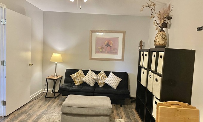 Tallahassee Maison | Quiet and Private also dog friendly. Close to FSU, FAMU, Capitol. Lots of trees