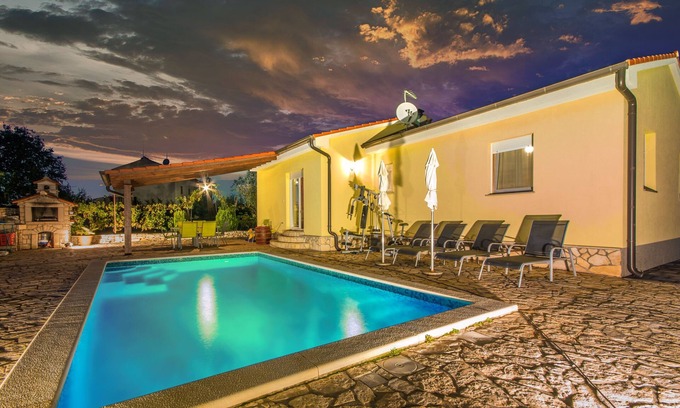 Krmed Villa | Calme, à quelques minutes de la plage, piscine privée dans le beau jardin