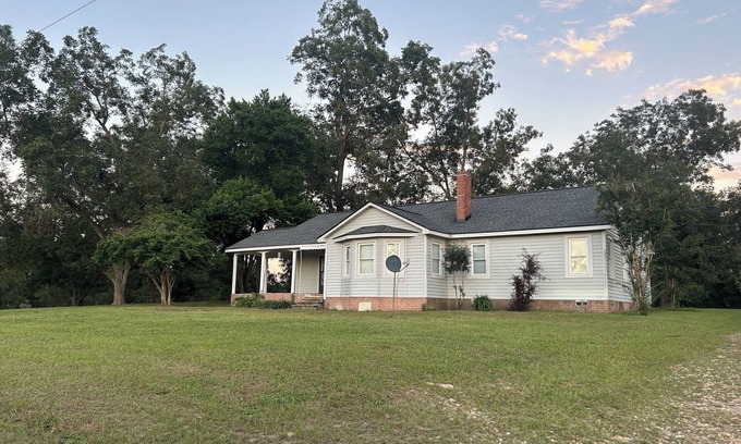 Colquitt County Maison | Quiet and spacious home nestled in a pecan orchard and surrounded by farm land