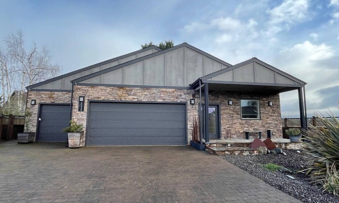 Eugene Maison | Quiet and Unique Home in North Gilham Neighborhood 5 miles from Autzen Stadium