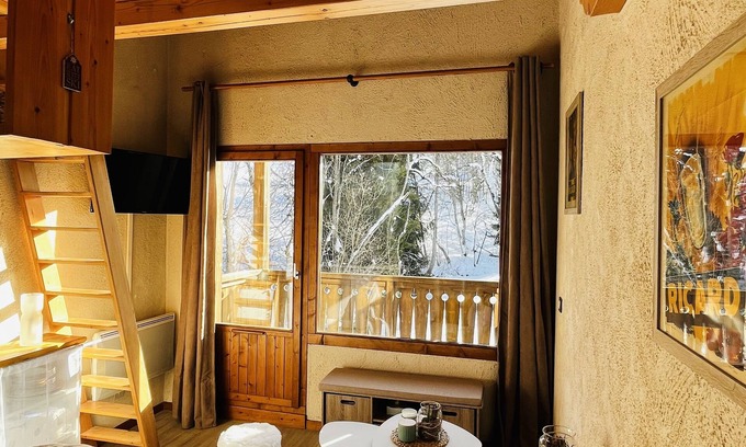 Demi-Quartier Appartement | Appartement Calme et Chaleureux
