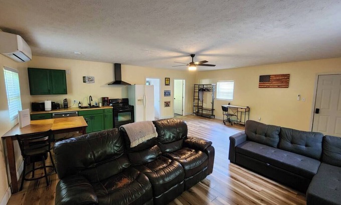 Lake Lynn Appartement | Quiet Apartment close to Town Center