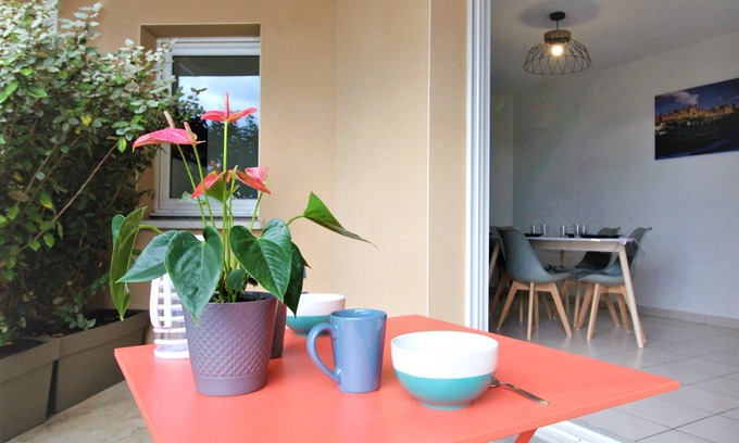Carcassonne Appartement | ♥ TOUT CONFORT! Climatisation, Calme, Parking, Terrasse, Ascenseur, WIFI, Café ♥
