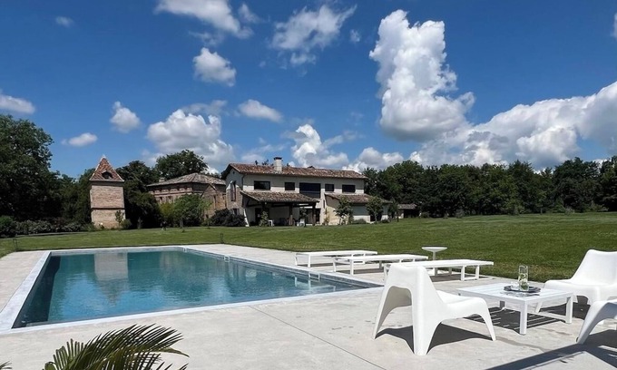 Coufouleux Maison | Maison architecte Superbe piscine&spa Trampoline Beautifully converted barn 5ha