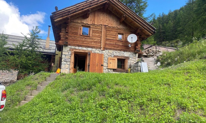 Les Sagnieres Chalet De Ski | Quiet, authentic chalet in the heart of the Queyras, ideal for a truly relaxing break