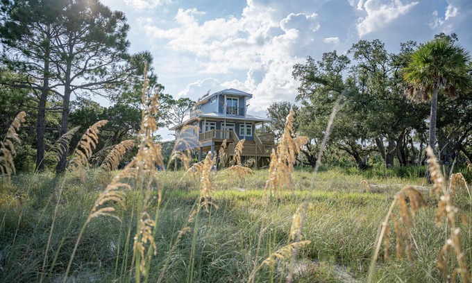 Magnolia Bluffs Maison | Quiet, Bayfront Seclusion, Dogs Welcome!
