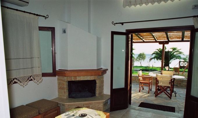 Lefokastron Appartement | Quiet Beachside Spacious Bungalows + Amazing Seaview + Pool