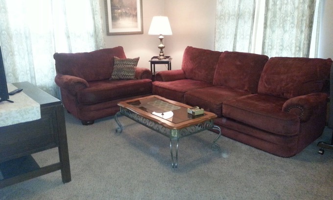 Stuart Appartement | Quiet, Bright, and Spacious Apartment in Historic District.