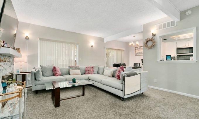 Lenexa Maison | 2BR/1.5BA|Townhouse 1King2Queen|Quiet